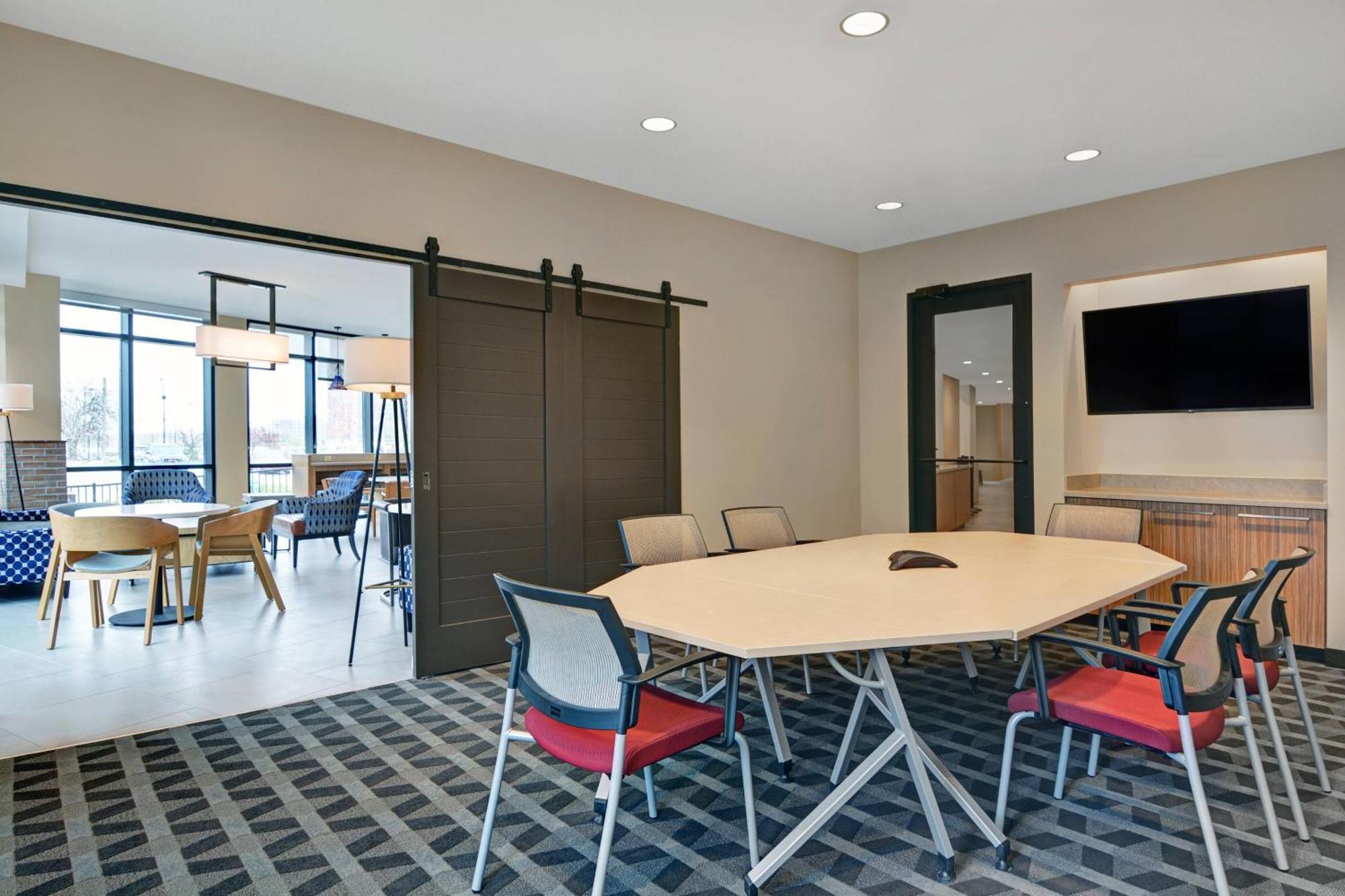 Towneplace Suites By Marriott Indianapolis Downtown Exterior photo